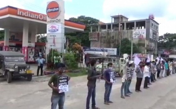 â€˜Petrol and Diesel are in race of price-hikesâ€™ : Tripura SFI